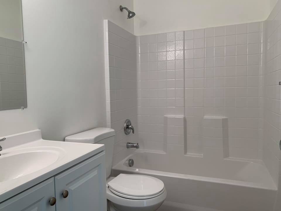 Building Photo - 10402 N 9th Ave