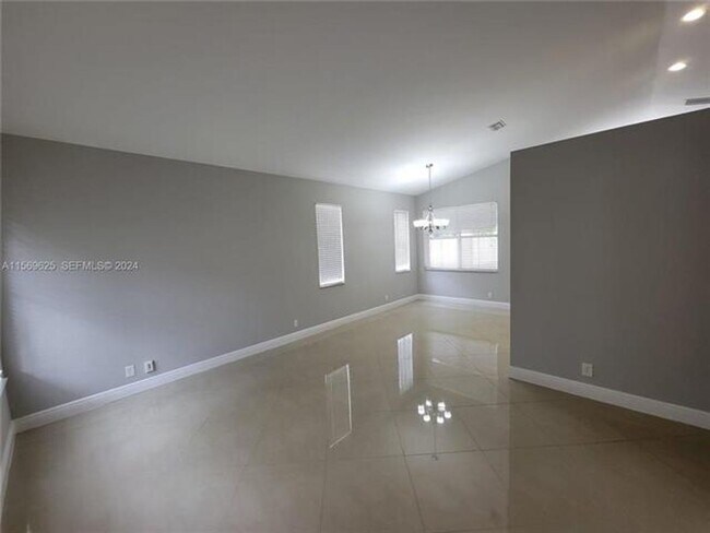 Building Photo - 928 Falling Water Rd