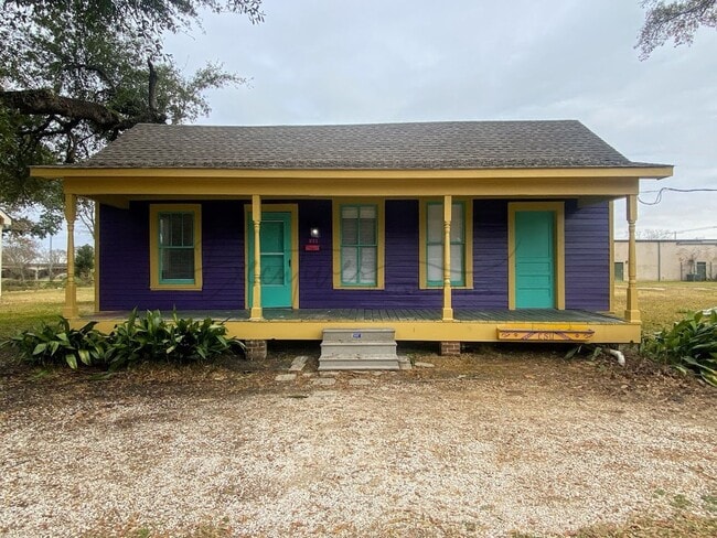 Building Photo - Fully Renovated Historic Home in Downtown Lake Charles