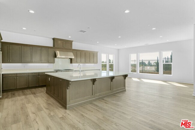 Building Photo - 20534 Edgewood Ct