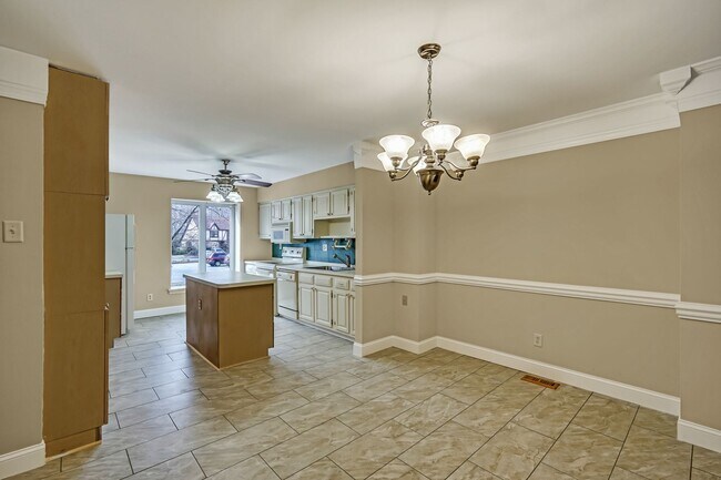 Building Photo - 216 Keats Ct