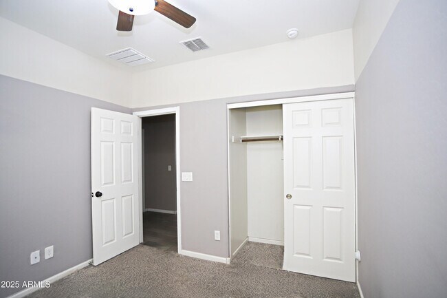 Building Photo - 1709 Grenadine Rd