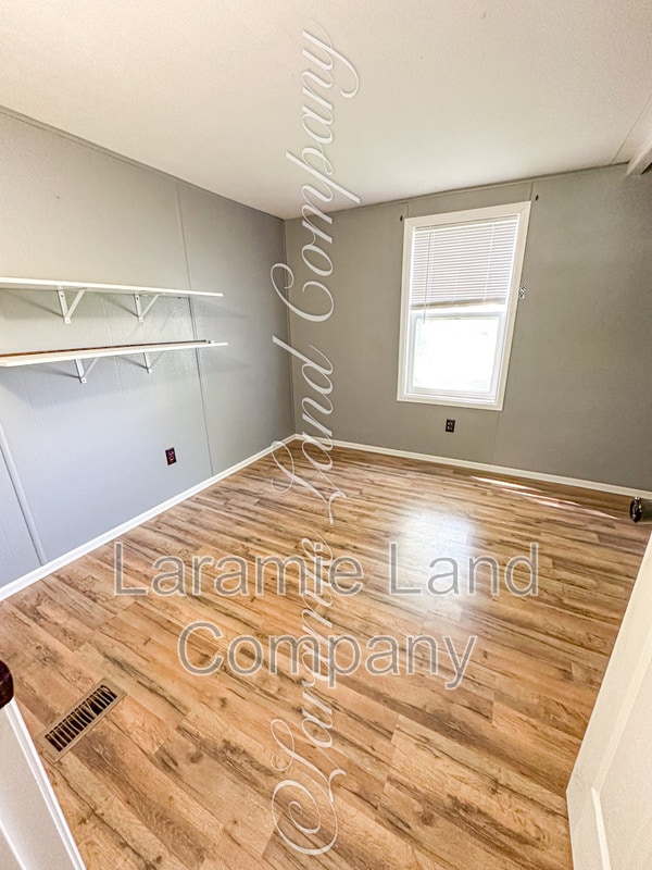 Building Photo - 954 N McCue St