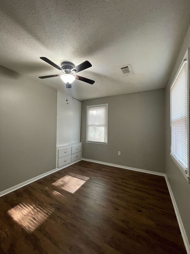 Building Photo - 1133 Beechdale Rd