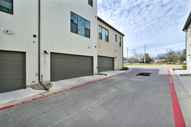 Building Photo - 4604 Longevity Dr
