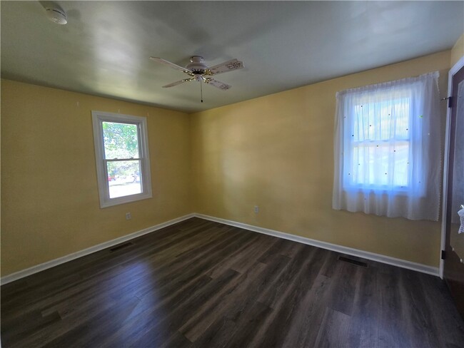 Building Photo - 237 Countess Dr