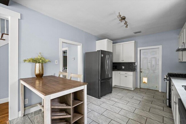 Building Photo - 10302 Aspen St