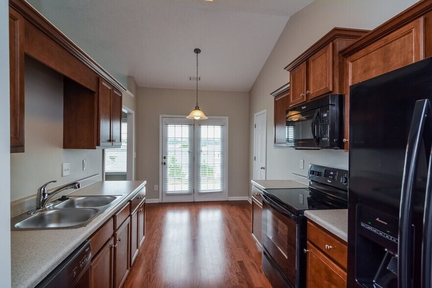 Building Photo - 3896 Pine Village Pl