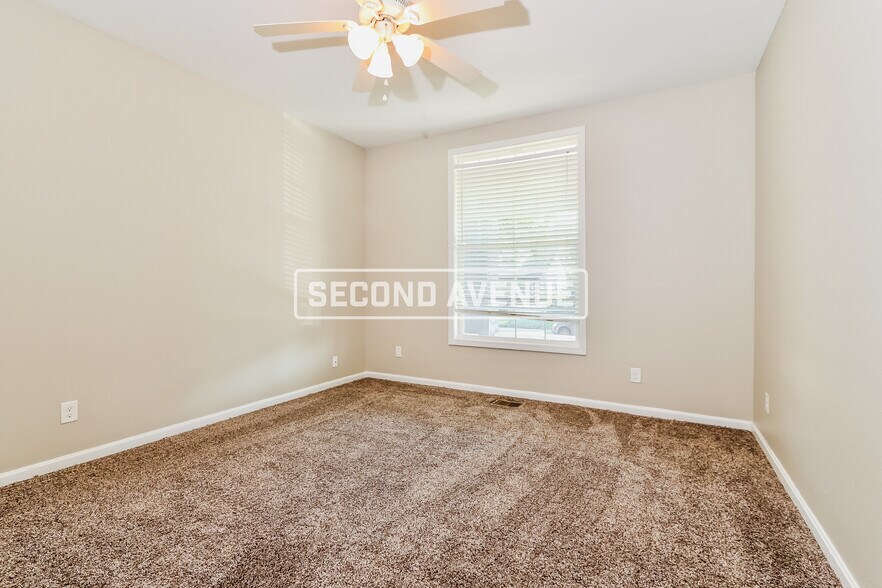 Building Photo - 3823 River Park Dr