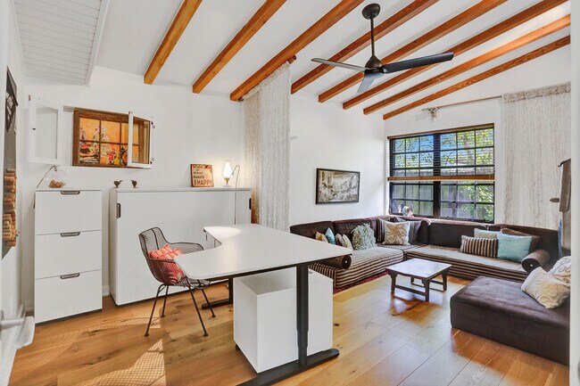 Building Photo - 1613 SW 5th Ct