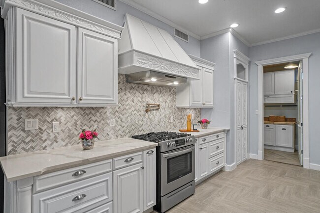 Building Photo - 6464 Snowheights Ct