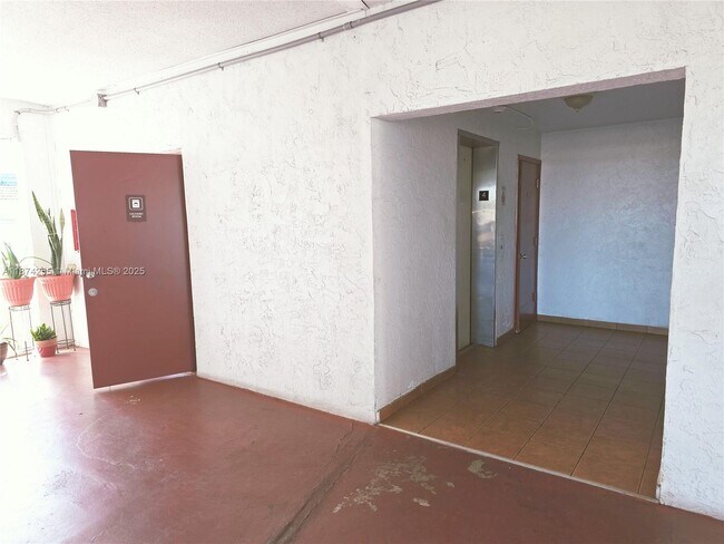 Building Photo - 4140 NW 44th Ave