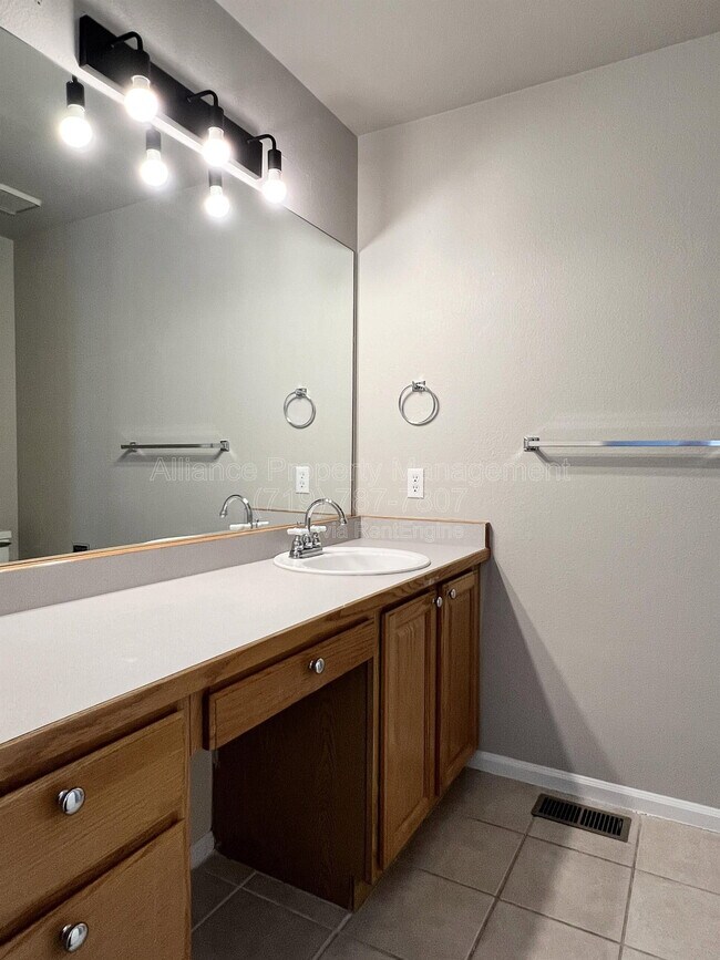 Building Photo - 5851 Granby Hill Dr