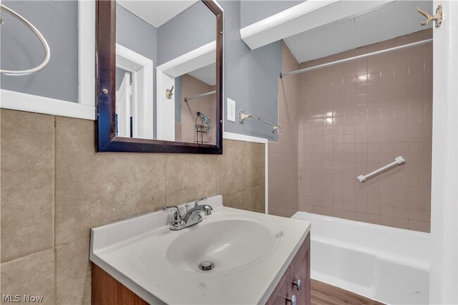 Building Photo - 72 Northfield Rd