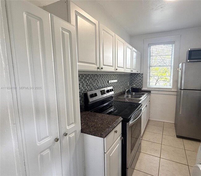 Building Photo - 586 NE 62nd St