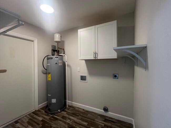 Building Photo - 838 SE Proctor Ln