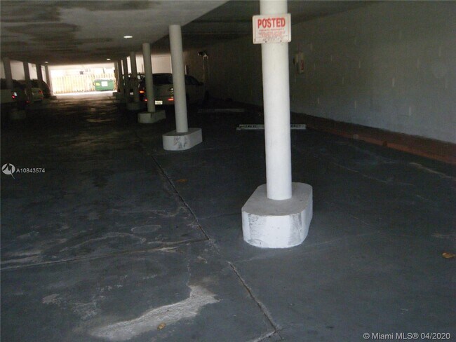 Building Photo - 2430 SE 17th St