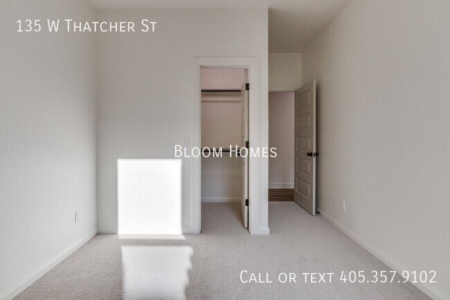 Building Photo - 135 W Thatcher St