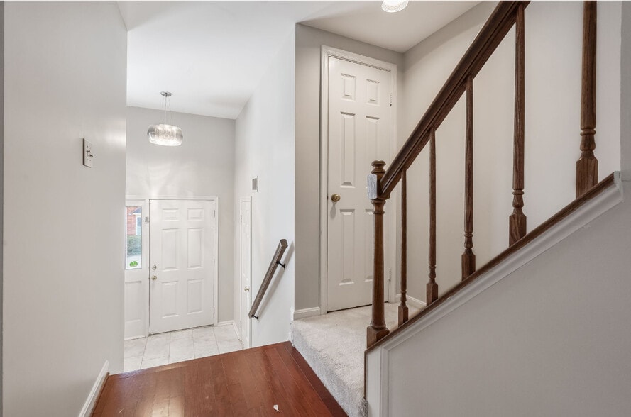 Building Photo - 7385 Hidden Knolls Ct