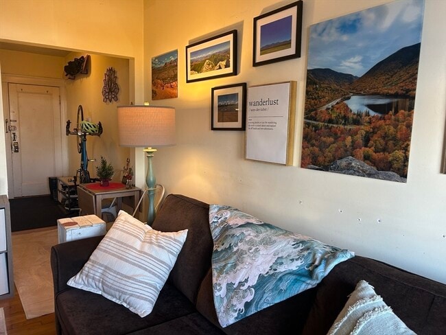 Building Photo - 2039 Commonwealth Ave