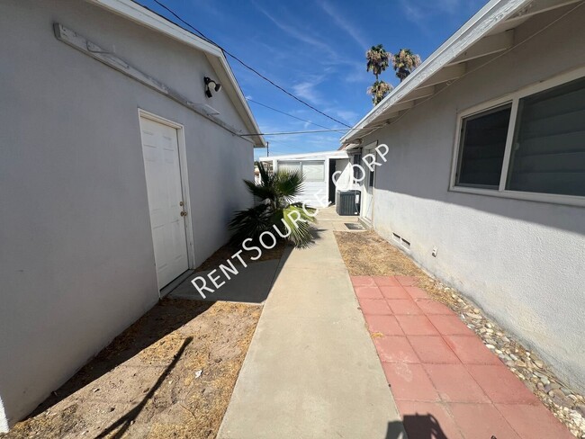 Building Photo - 1200 Kelly Dr