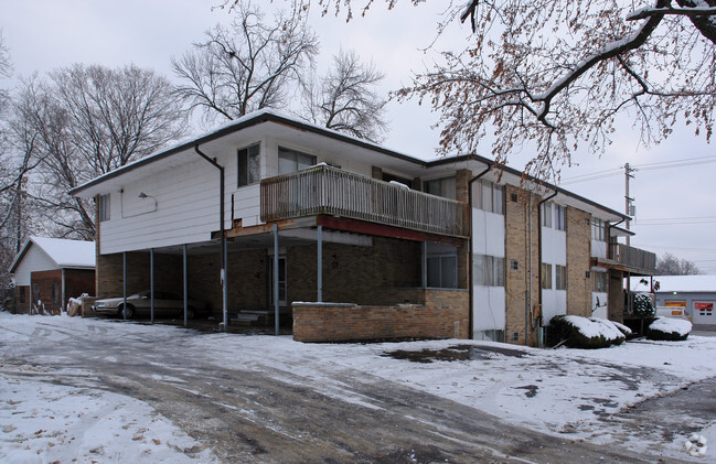 Building Photo - University Suites