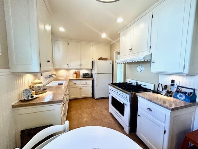Building Photo - Charming San Roque Home on Quiet Cul de Sa...