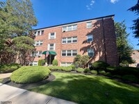 Building Photo - 6 Hillside Ave
