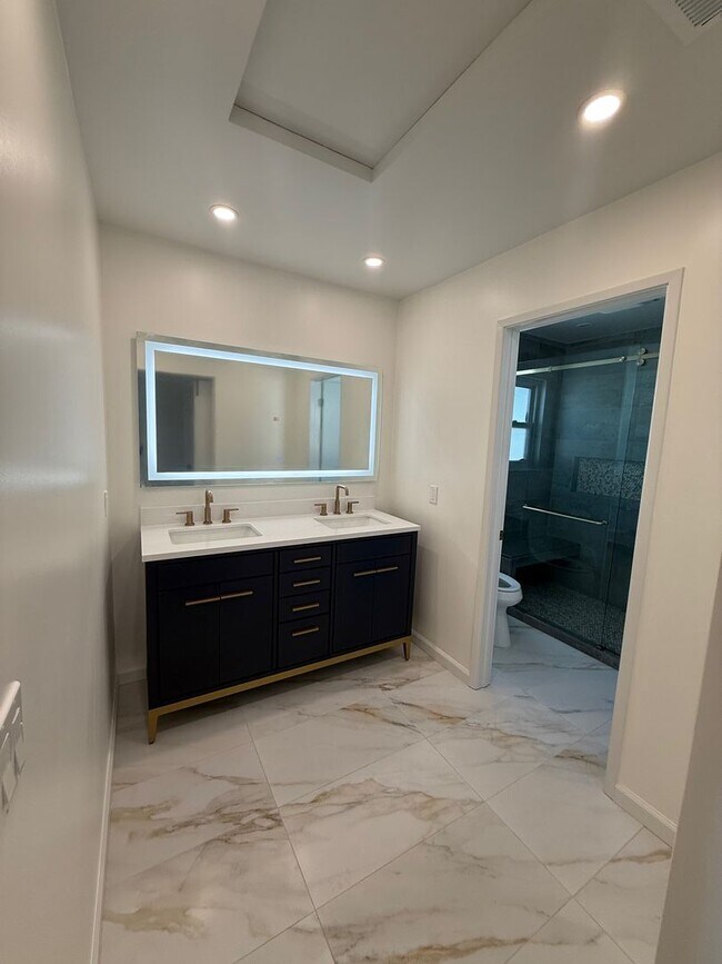 Building Photo - Alameda's most sought after gated communit...
