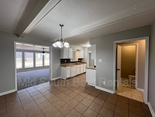 Building Photo - 2935 Invergarry Rd