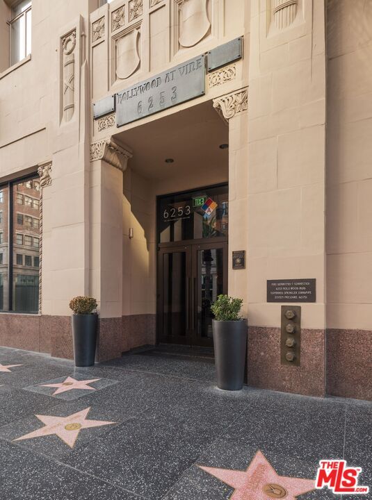 Building Photo - 6253 Hollywood Blvd