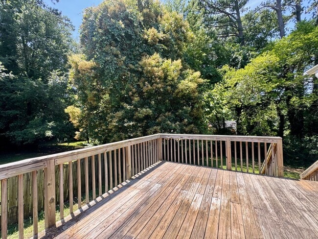 Building Photo - 4 Bedroom | 3 Bathroom Raleigh Home with F...