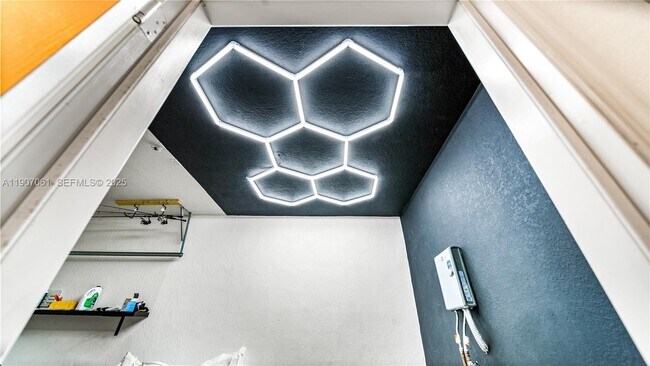 Building Photo - 144 SE 34th Ave