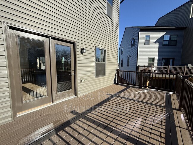 Building Photo - 1100 Rampart Dr