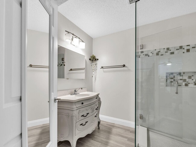 Building Photo - 1061 Quail Hollow Dr