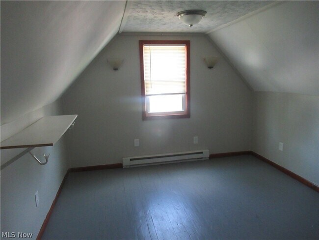 Building Photo - 5203 Maplecrest Ave