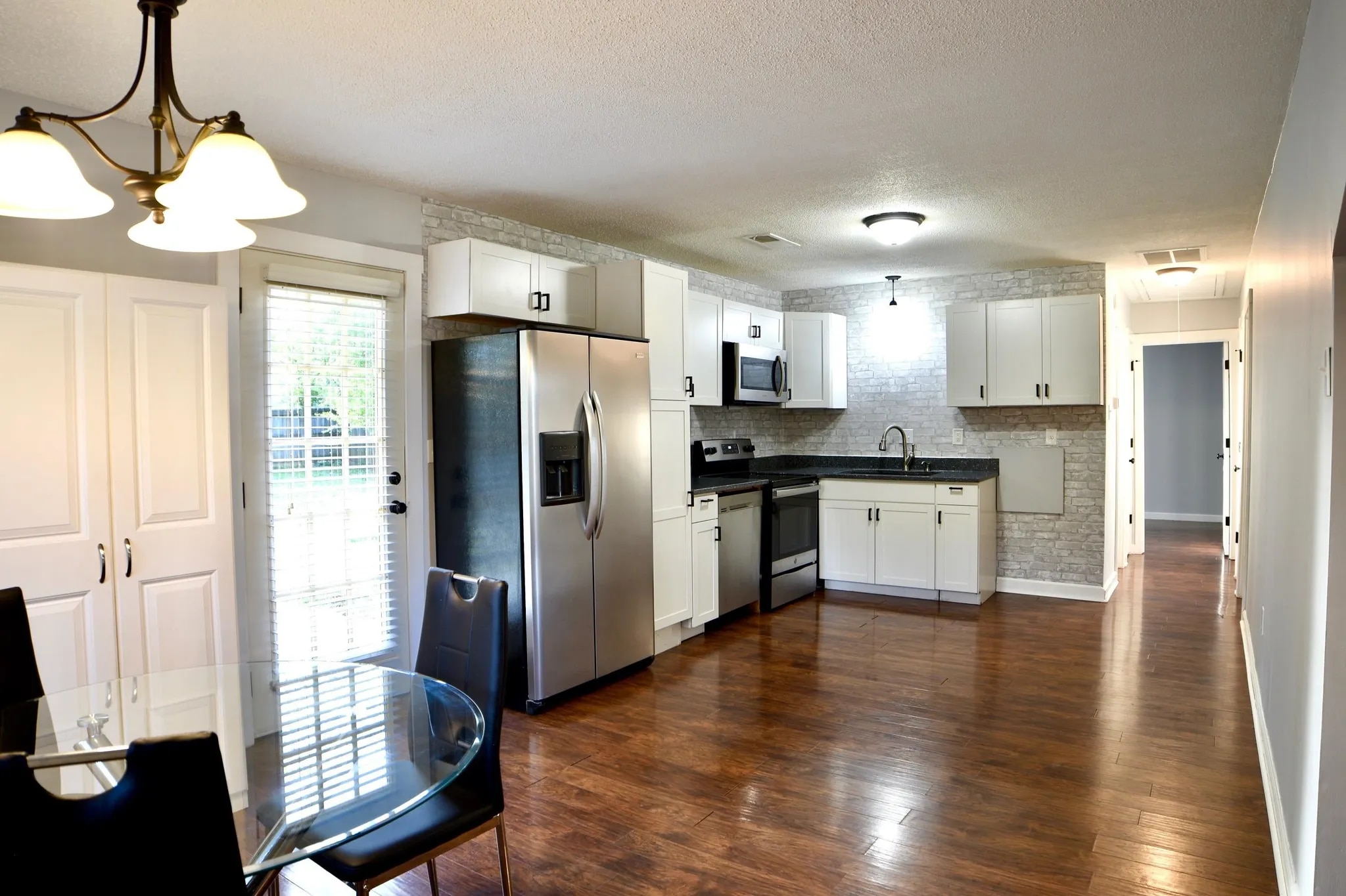 Building Photo - 925 Greenview Rd