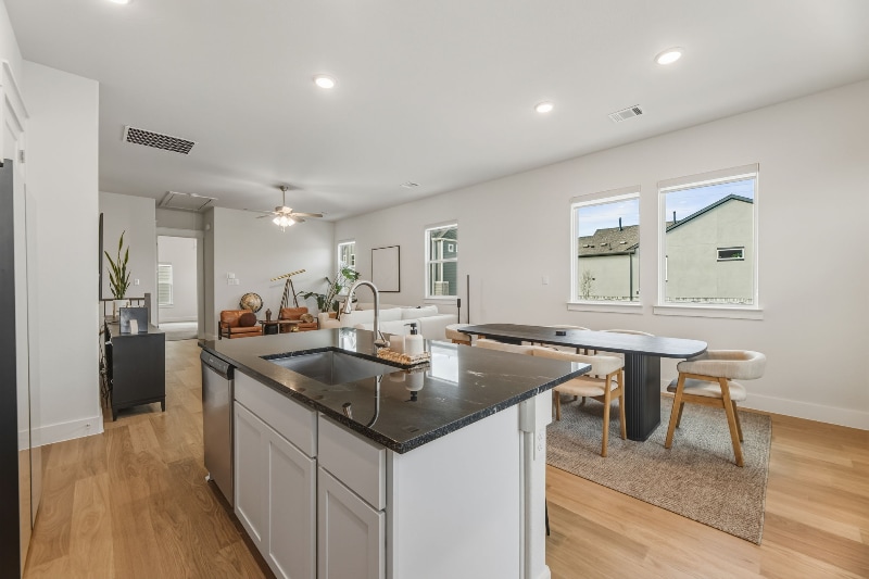 Building Photo - 816 Meadowcrest Dr