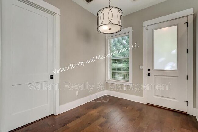 Building Photo - 1228 Willow Ct