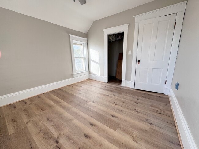 Building Photo - 102 E 8th St