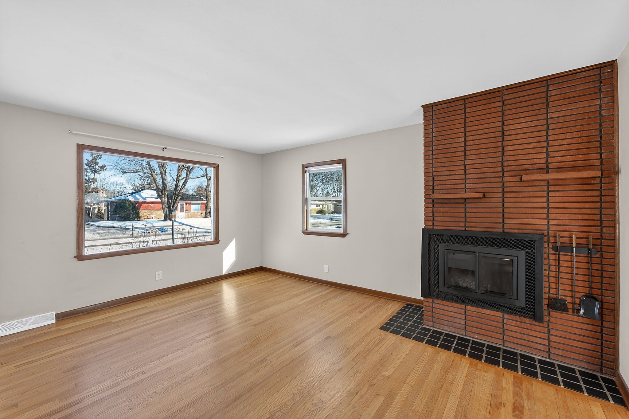 Living room with bay window + cozy fireplace (non-working) - 10525 W Custer Ave