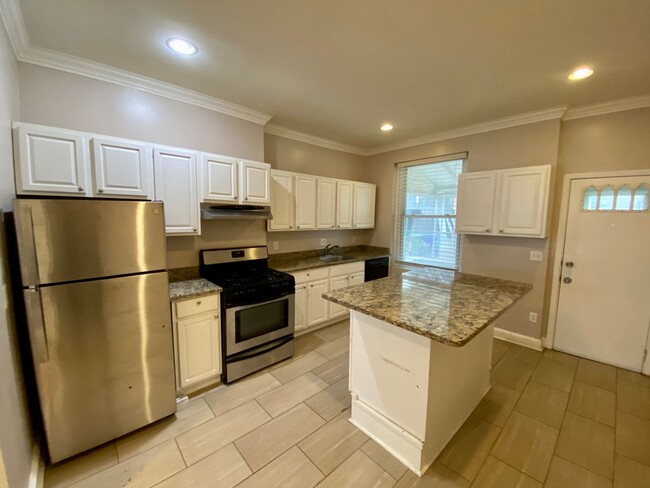 Building Photo - Remodeled 2 Bedroom Townhome in Highlandtown!