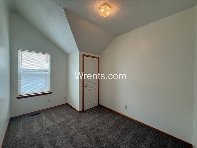 Building Photo - COMING SOON! South Hill Duplex with Garage & Utilities Included!