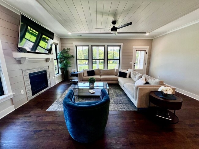 Building Photo - Gorgeous Home on Walkers Ferry Lane in The...