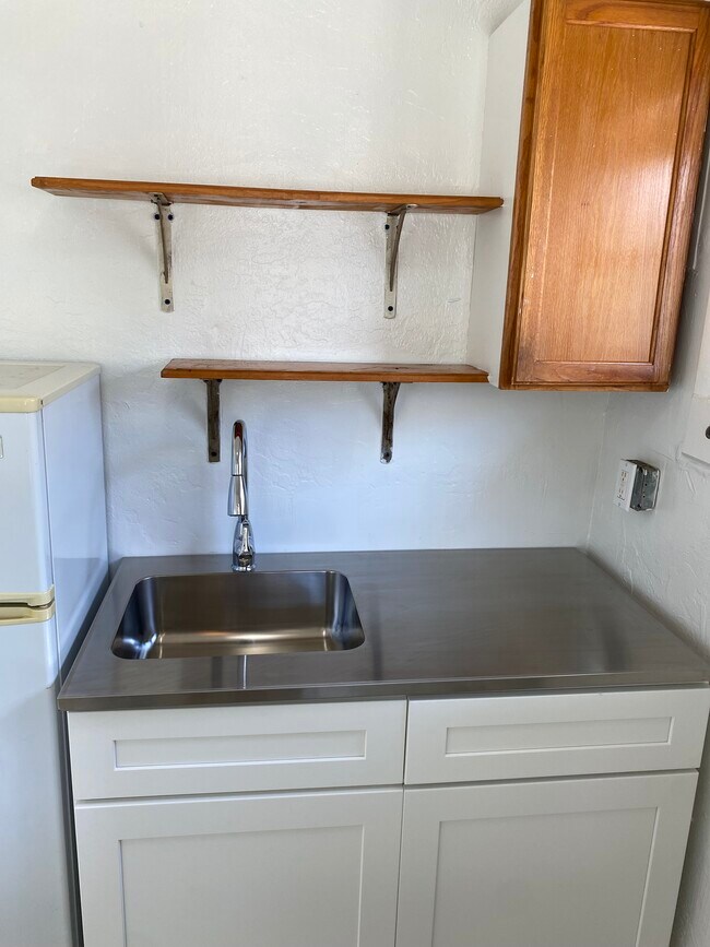 Building Photo - 926 N 16th Ave