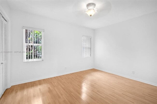 Building Photo - 3441 N Hills Dr