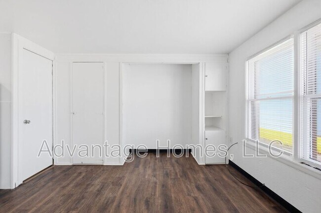 Building Photo - 1109 N Scott Ave