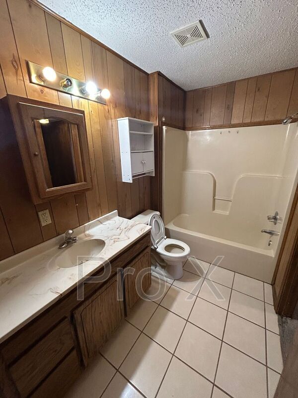 Building Photo - 1216 Highland Ave