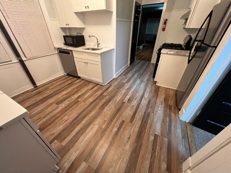 Kitchen - 112 Hamilton Ave