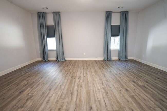 Building Photo - 425 Wicklow Dr